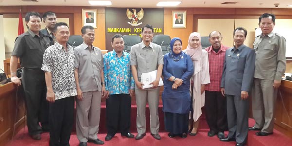Foto Bersama : usai Konsultasi Badan Kehormatan DPRD Kabupaten Lampung Selatan Ke Mahkamah Kehormatan DPR RI Tentang Tata Beracara Badan Kehormatan 